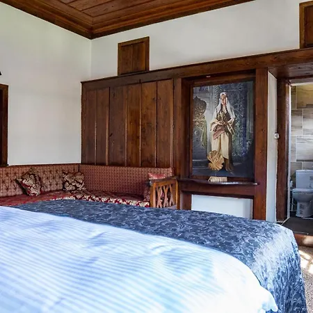 Hotel Haci Rifatlar Konagi Tarakli