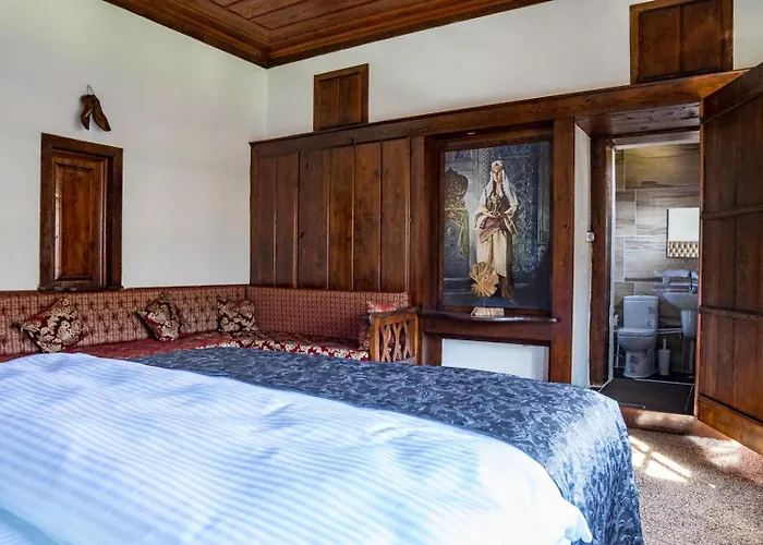 Hotel Haci Rifatlar Konagi Tarakli